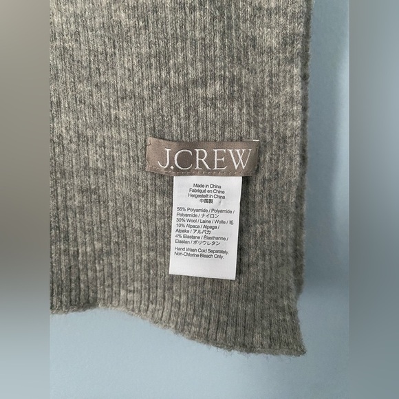 J Crew Gray Ribbed Scarf in super soft yarn - Picture 3 of 3
